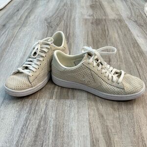 Convese pro leather suede ivory cream lace up sneakers woman’s size 6